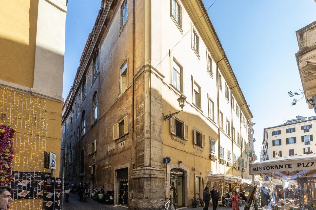 Apartment Pantheon By In Rom